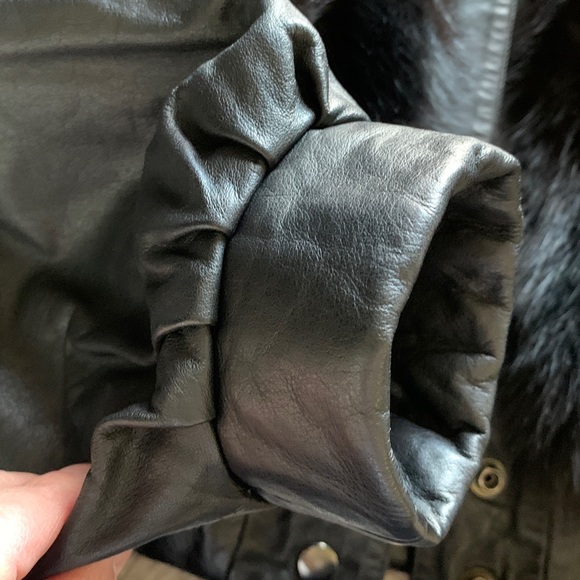 VINTAGE FINLAND FOX FUR BLACK WITH DETACHABLE LEATHER SLEEVES BOMBER VEST - Picture 14 of 15